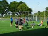 Laatste training S.K.N.W.K. JO10-1 van seizoen 2022-2023 (partijtje tegen de ouders) (164/165)